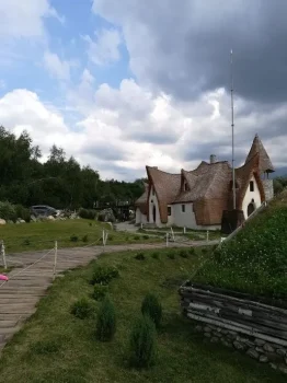 castelul-de-lut-din-valea-zanelor