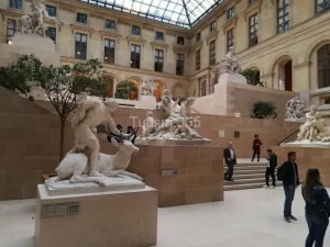 Muzeul_Louvre_salon