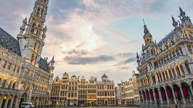 Disponibil in partaj Doamna – Calatorie romantica Bruxelles-Brugge-Amsterdam