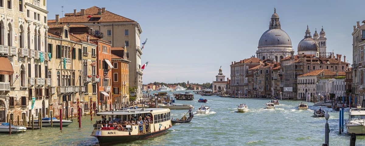 Obiective turistice Veneția, cunoscută ca orașul plutitor, este una dintre cele mai frumoase destinații turistice din lume
