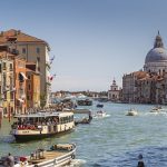 Obiective turistice Veneția, cunoscută ca orașul plutitor, este una dintre cele mai frumoase destinații turistice din lume