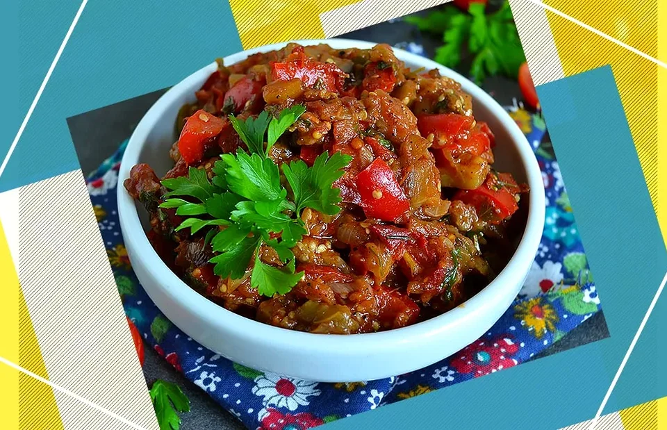 Rețetă delicioasă de salată de vinete cu ardei copți. Descoperă ingredientul secret care îi schimbă complet gustul