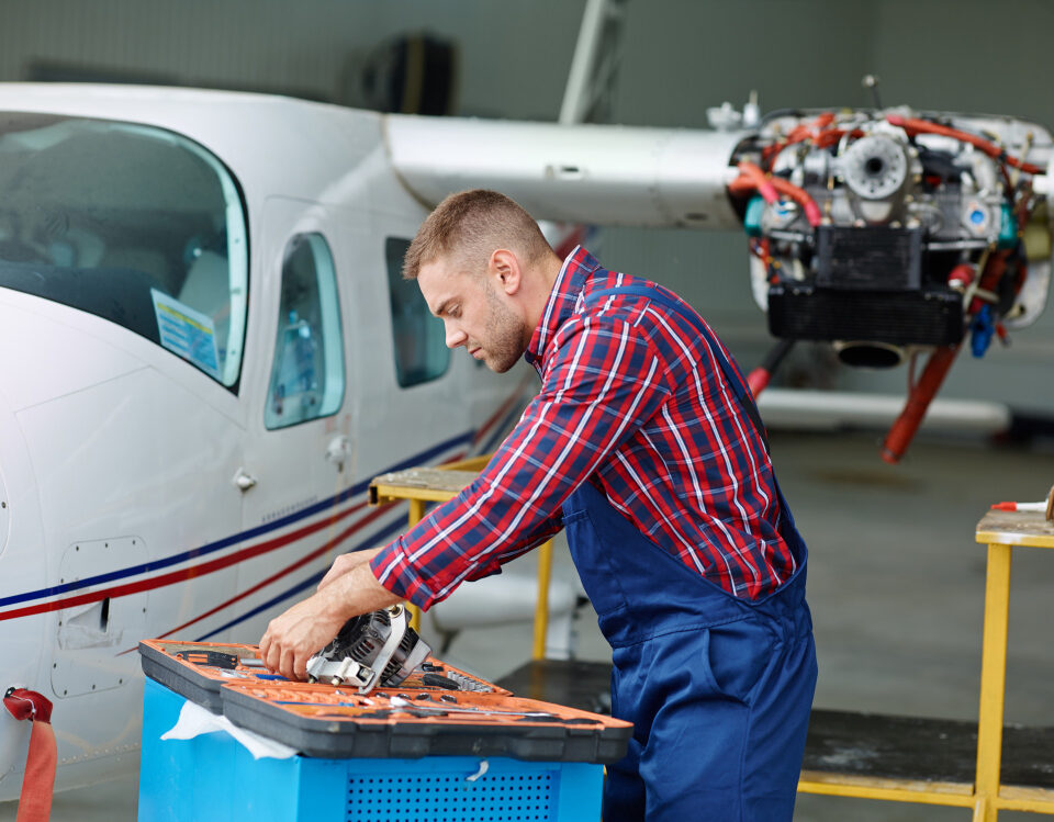 Ce este prelucrarea CNC pentru industria aeronautică?