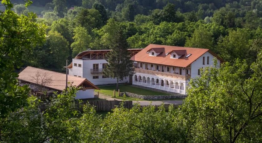 Hanul Vatra din Costești – locul în care ospitalitatea românească nu este doar o promisiune