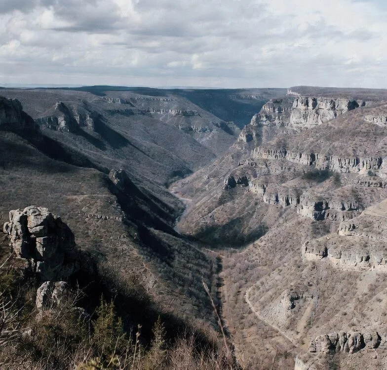 Cum se formează un canion – Exemple din România și lume